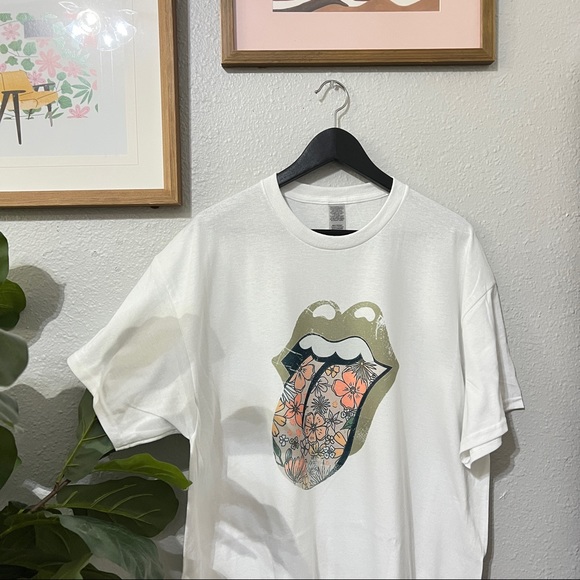 Women's Floral Tongue Vintage Distressed Graphic Tee - Picture 3 of 7